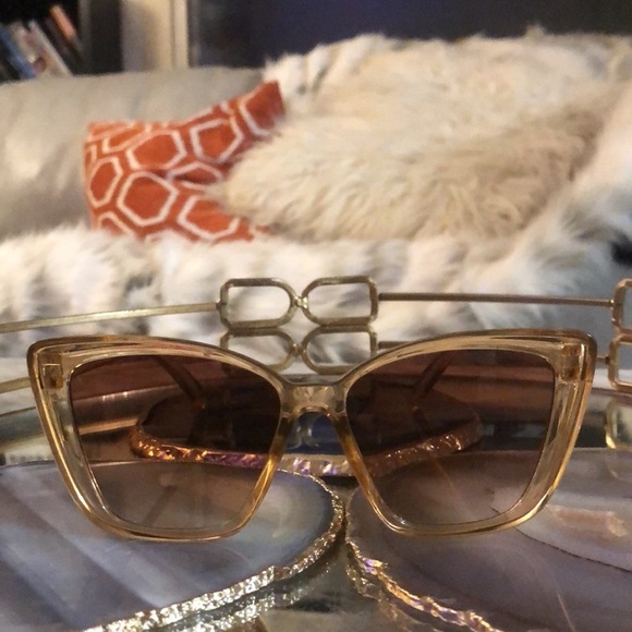 IHKWIP soft lined clarity glasses case (NWT) & Large Tan Translucent Sunglasses - Picture 7 of 10